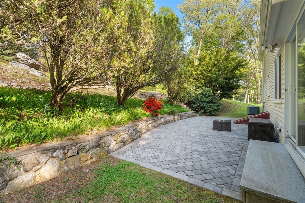 10 Bakers Hill Road Weston, MA 02493 - Photo 9 of 19