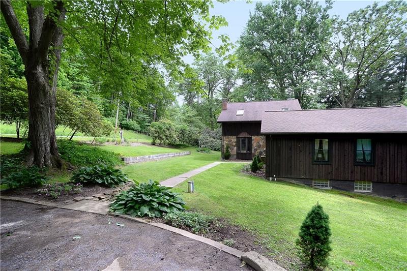 185 Donaldson Road Gibsonia, PA 15044 - Photo 3 of 25 Gallery Image 3