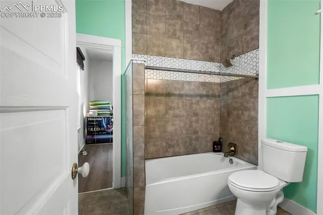 a bathroom with a toilet and a shower