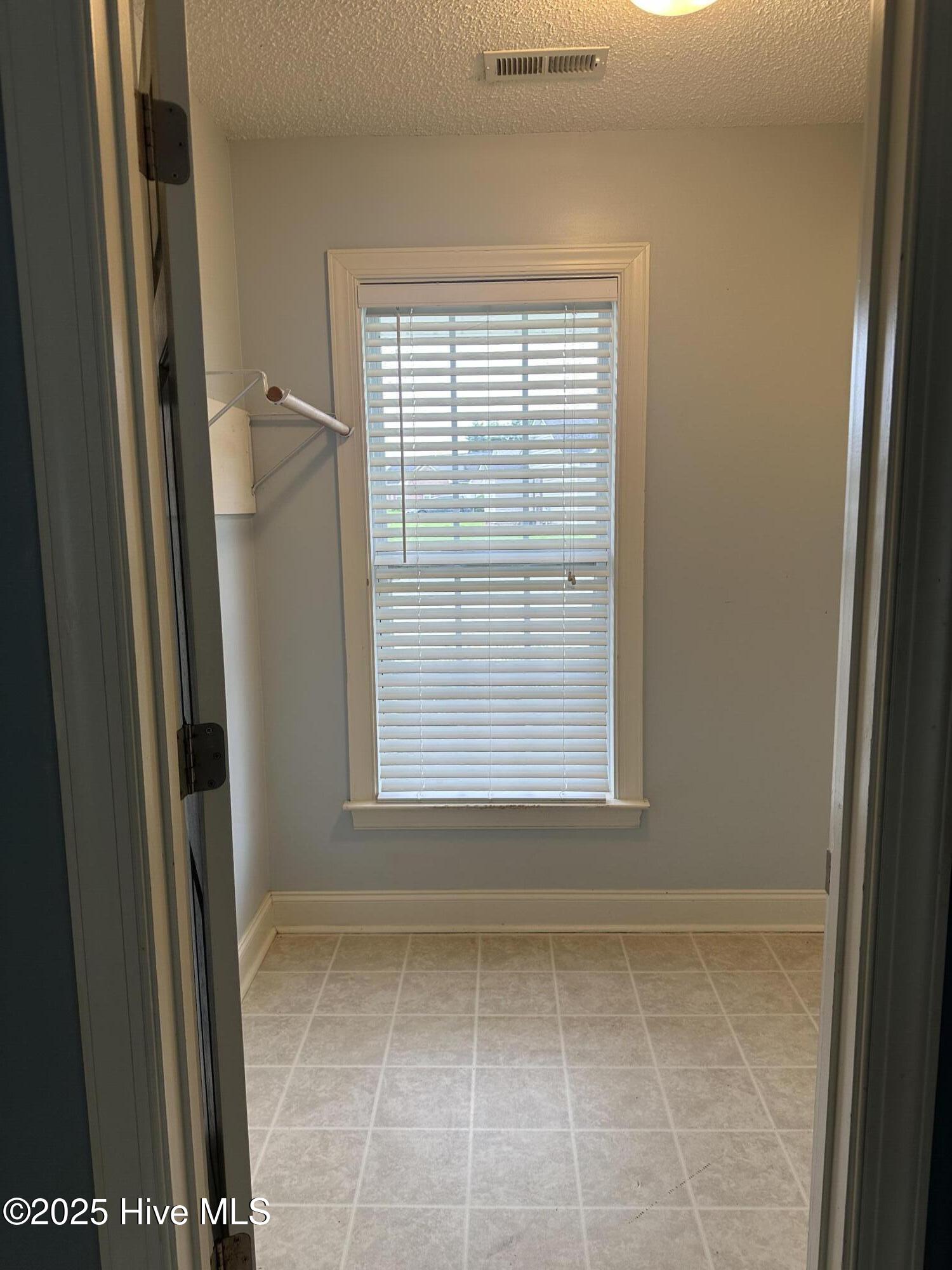3846 Countryaire Drive Ayden, NC 28513 - Photo 17 of 40 Laundry room