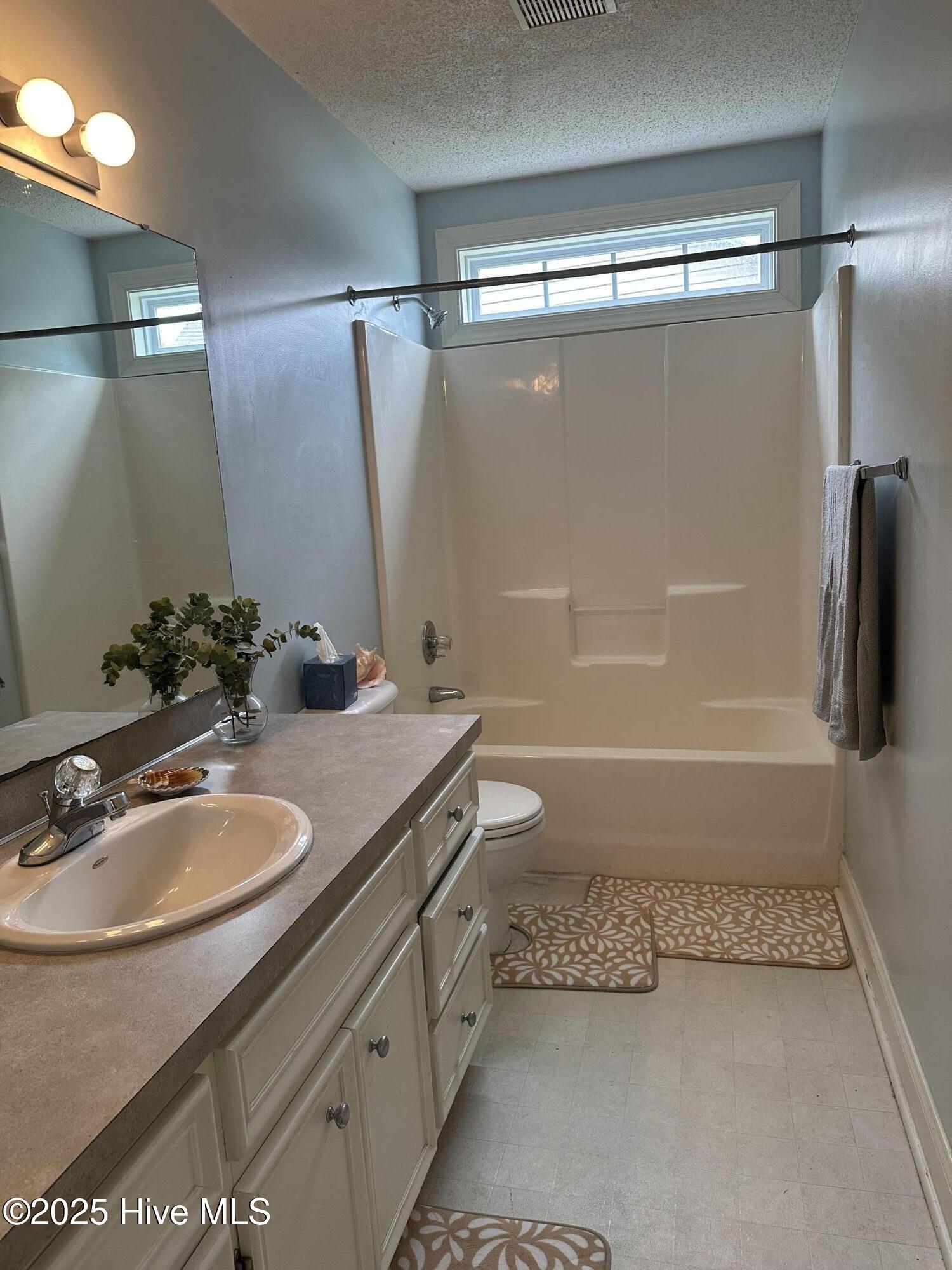 3846 Countryaire Drive Ayden, NC 28513 - Photo 20 of 40 Hall bathroom