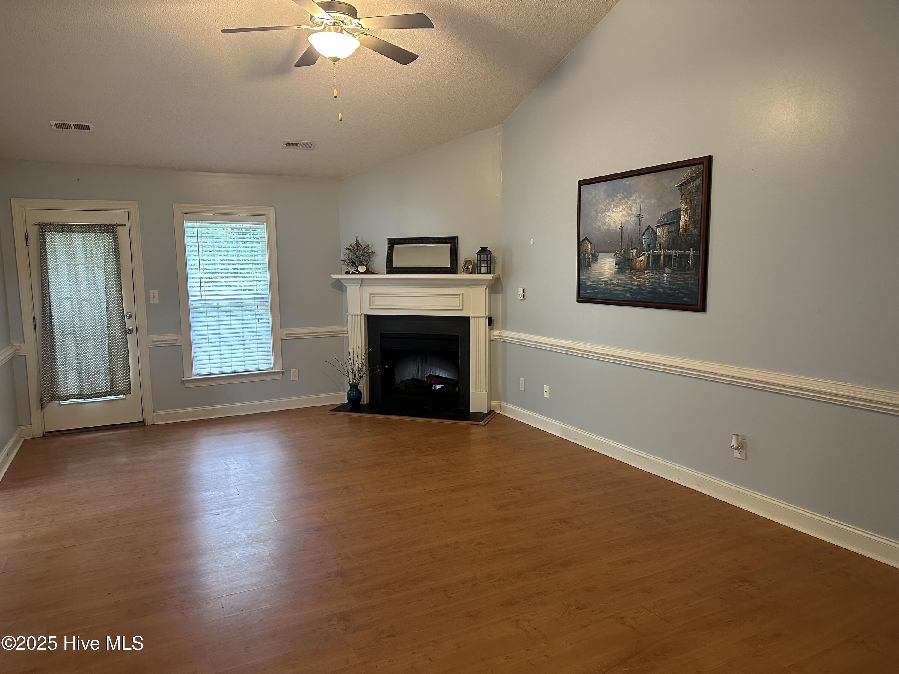 3846 Countryaire Drive Ayden, NC 28513 - Photo 7 of 40 Living Room