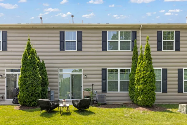 $379,000 | 1580 Wind Energy Pass, Batavia, IL 60510