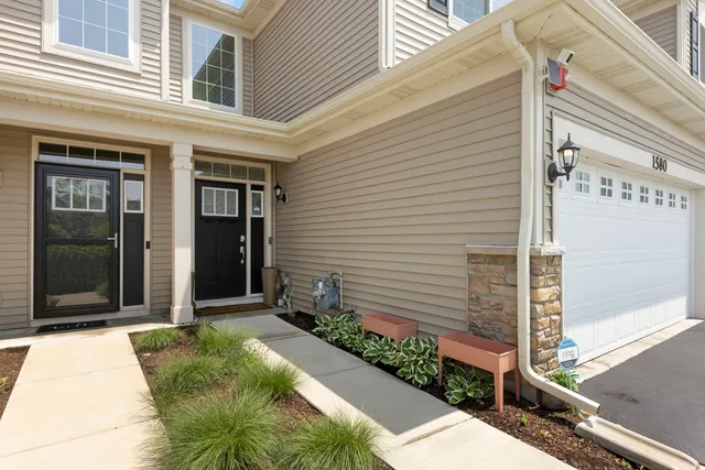 $379,000 | 1580 Wind Energy Pass, Batavia, IL 60510