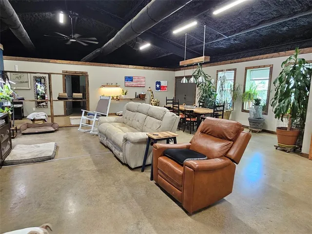 $1,800,000 | 13597 County Road 35, Tyler, TX 75706