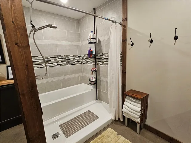 $1,800,000 | 13597 County Road 35, Tyler, TX 75706