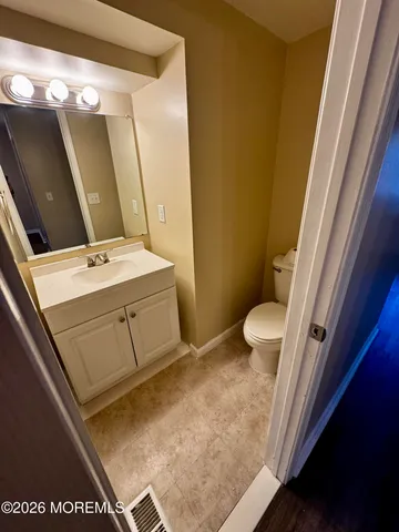 $2,850 | 905 Arlington Drive, Toms River, NJ 08755