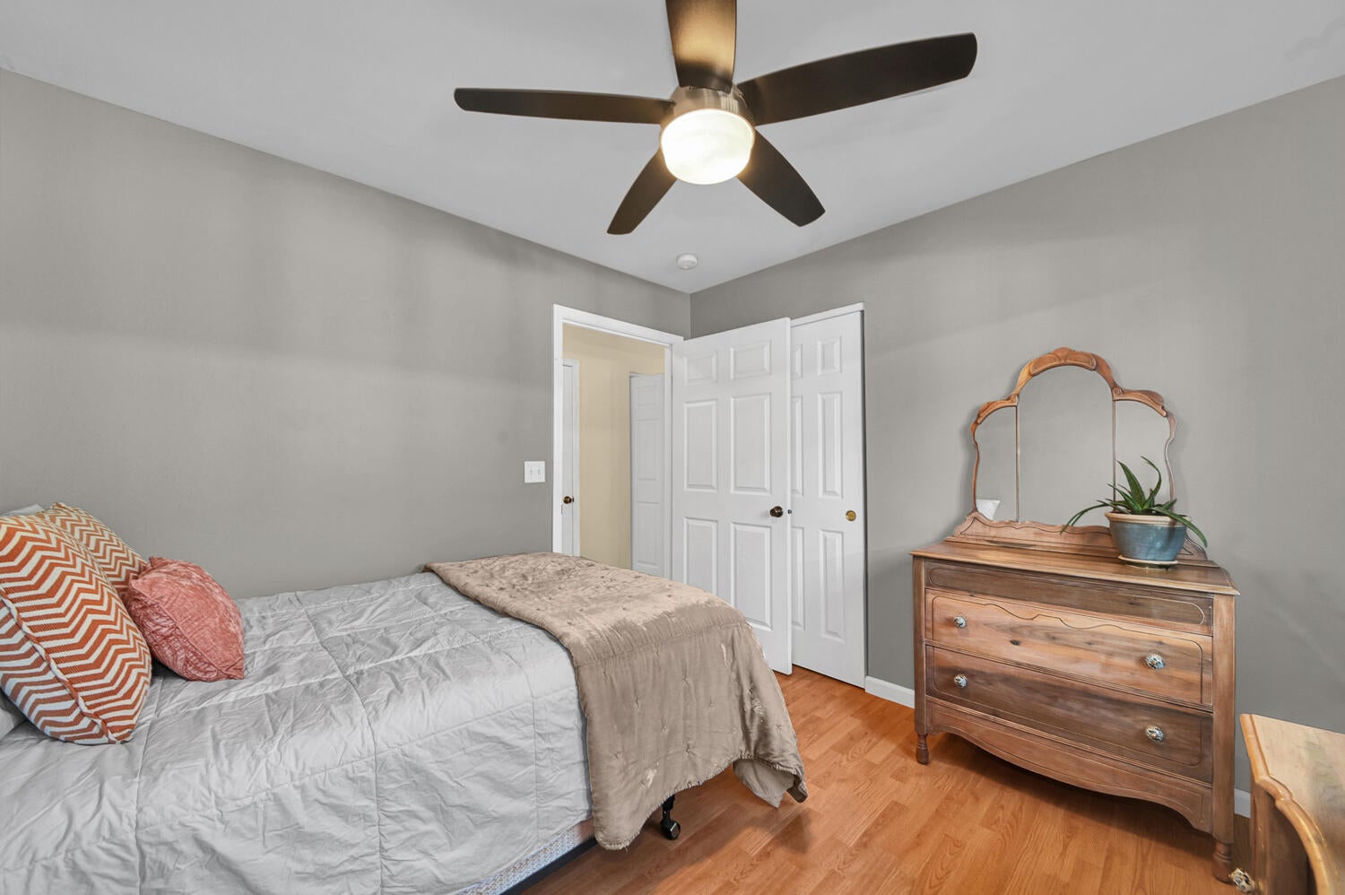 61258 Blakely Road Bend, OR 97702 - Photo 18 of 26 Third bedroom with ceiling fans.