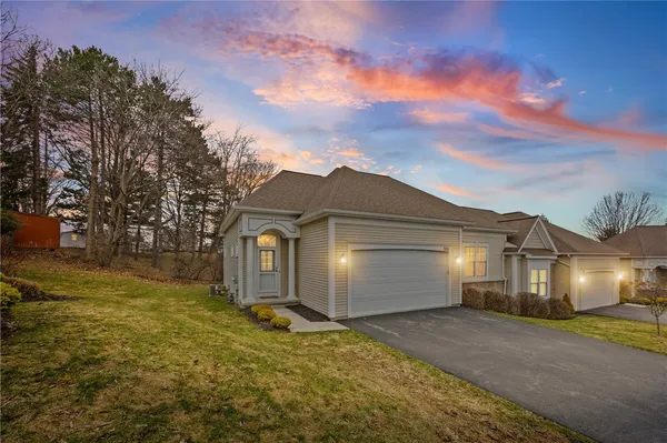$349,900 | 506 Audubon Trail, Irondequoit, NY 14622