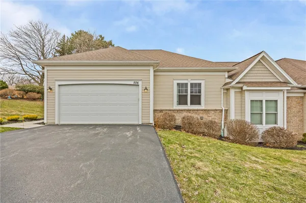 $349,900 | 506 Audubon Trail, Irondequoit, NY 14622