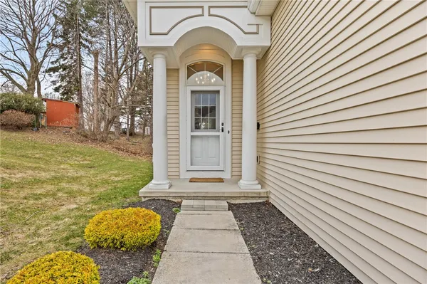 $349,900 | 506 Audubon Trail, Irondequoit, NY 14622