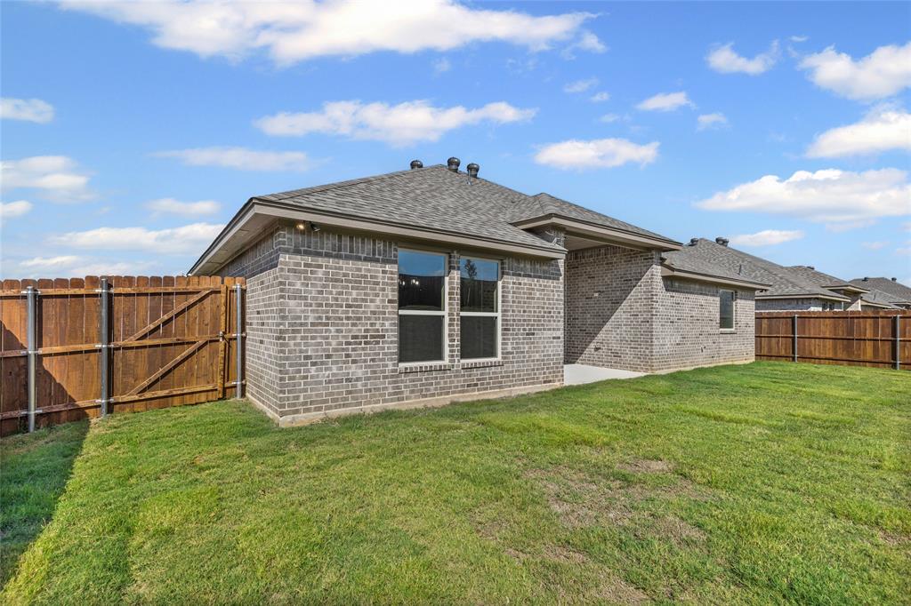 620 Jameson Springtown, TX 76082 - Photo 35 of 37 a front view of a house with a yard