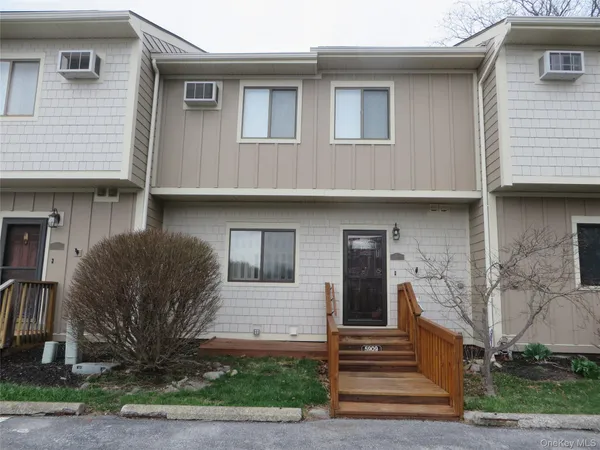 $345,000 | 5909 Chelsea Cove North, Hopewell Junction, NY 12533