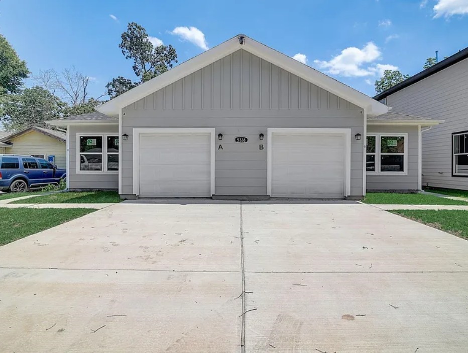 5041 Rapido Road Houston, TX 77033 - Photo 6 of 7 a house with a yard