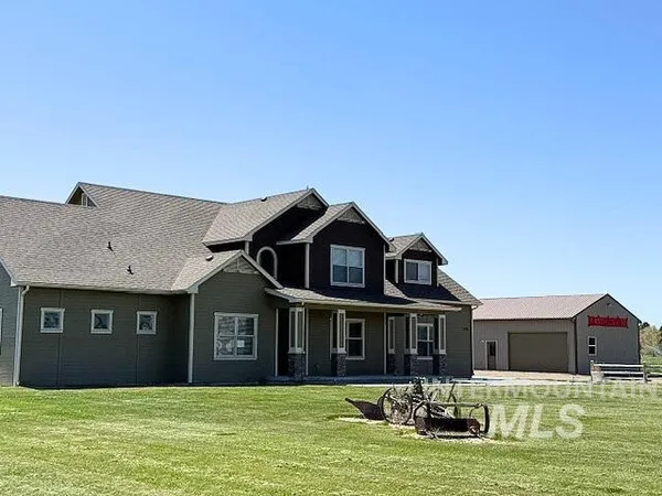 $794,900 | 9013 West Cambridge Court, Hammett, ID 83627