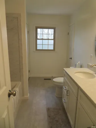 $390,000 | 7511 Meadow Lane, Newburgh, IN 47630