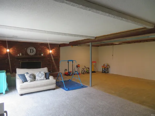 $390,000 | 7511 Meadow Lane, Newburgh, IN 47630