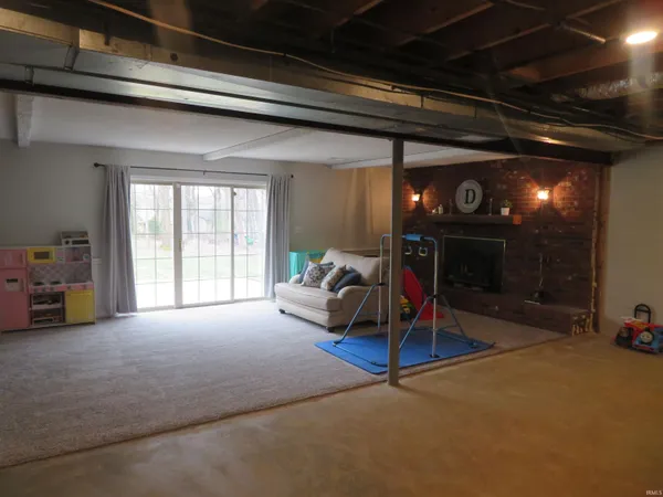 $390,000 | 7511 Meadow Lane, Newburgh, IN 47630