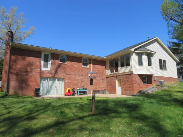 $390,000 | 7511 Meadow Lane, Newburgh, IN 47630