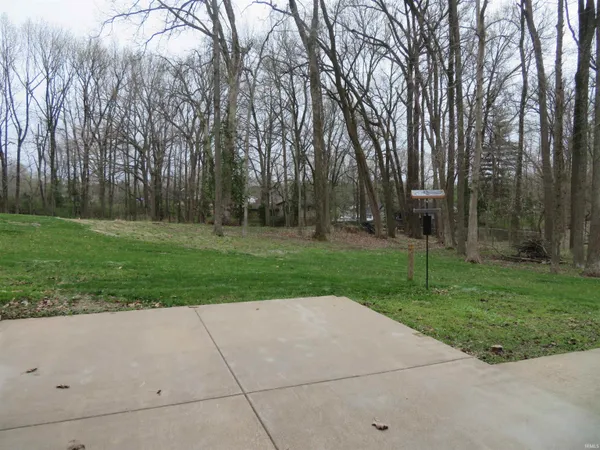 $390,000 | 7511 Meadow Lane, Newburgh, IN 47630