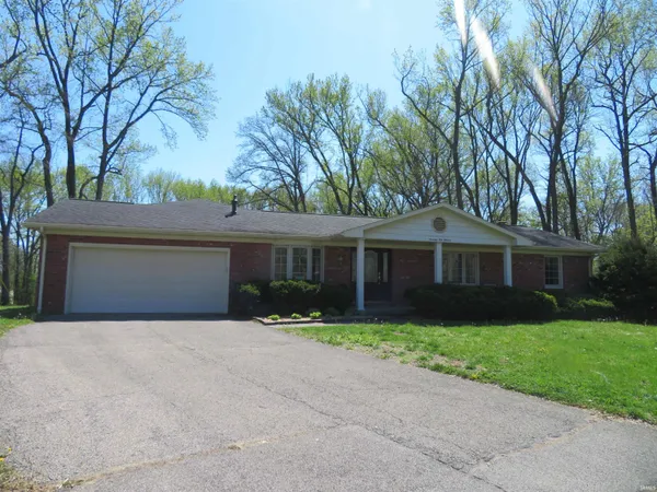 $390,000 | 7511 Meadow Lane, Newburgh, IN 47630