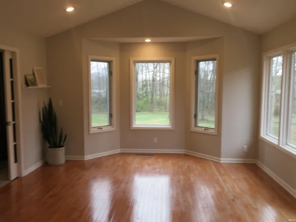 $390,000 | 7511 Meadow Lane, Newburgh, IN 47630