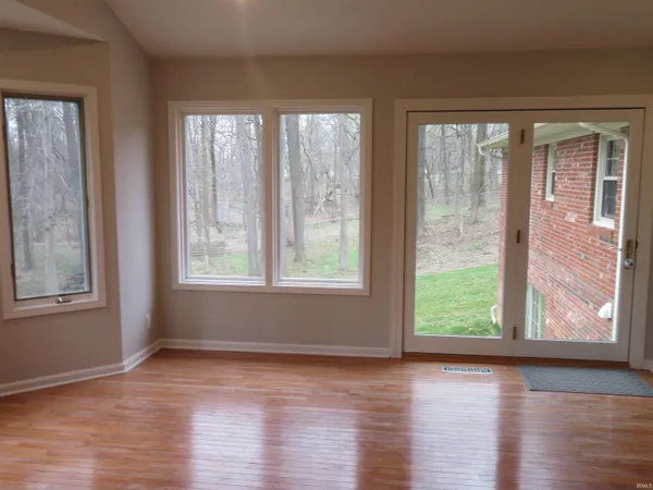 $390,000 | 7511 Meadow Lane, Newburgh, IN 47630
