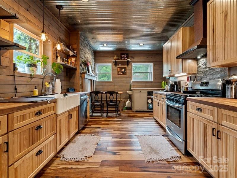 430 3rd Street Cheraw, SC 29520 - Photo 22 of 40 a large kitchen with stainless steel appliances wooden floor a stove and a refrigerator