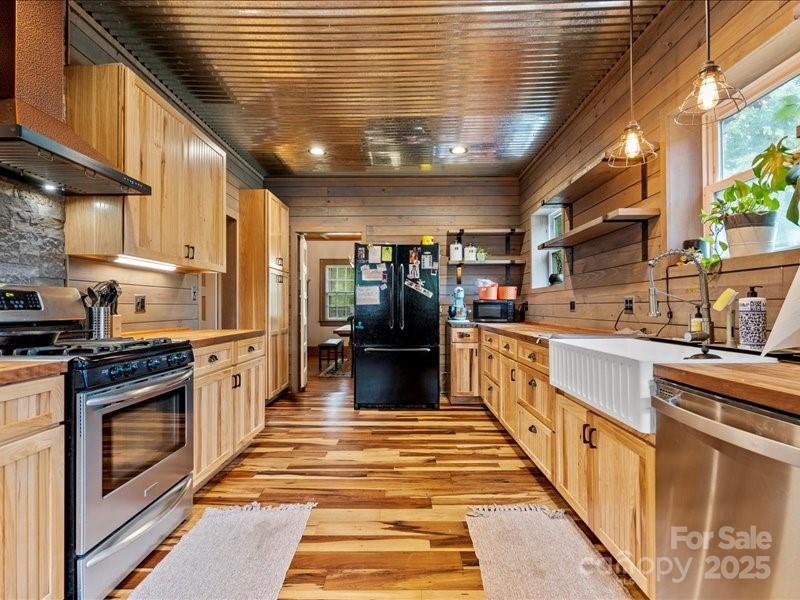 430 3rd Street Cheraw, SC 29520 - Photo 23 of 40 a large kitchen with stainless steel appliances kitchen island granite countertop a stove a sink and dishwasher