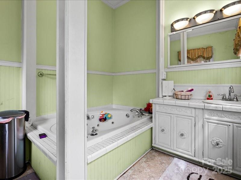 430 3rd Street Cheraw, SC 29520 - Photo 30 of 40 a bathroom with a tub sink and mirror