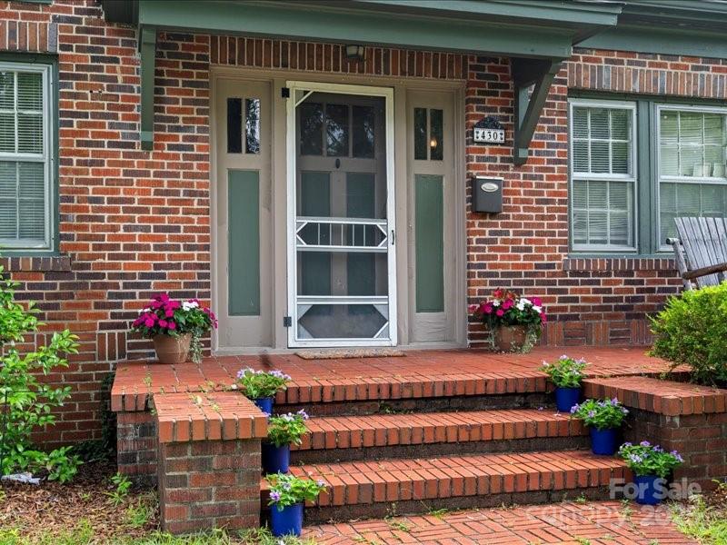 430 3rd Street Cheraw, SC 29520 - Photo 5 of 40 a front view of a house