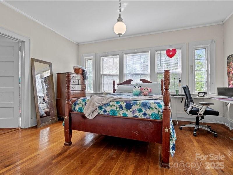 430 3rd Street Cheraw, SC 29520 - Photo 10 of 40 a living room with furniture and a wooden floor