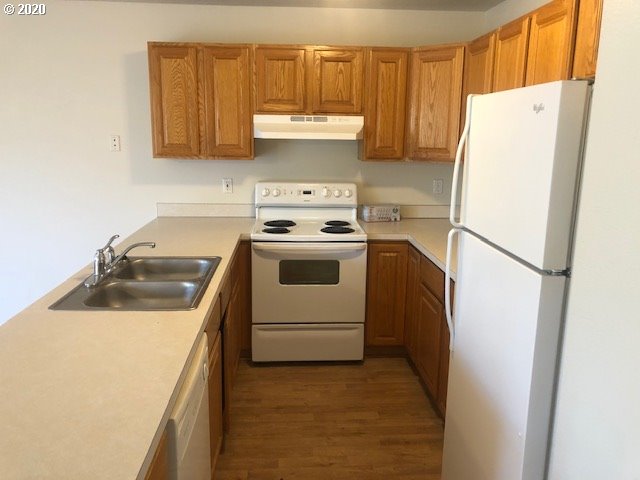 657 North Cloverleaf Loop Springfield, OR 97477 - Photo 3 of 10
