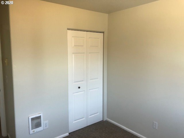 657 North Cloverleaf Loop Springfield, OR 97477 - Photo 4 of 10