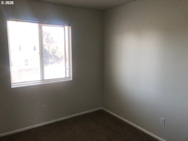 657 North Cloverleaf Loop Springfield, OR 97477 - Photo 5 of 10