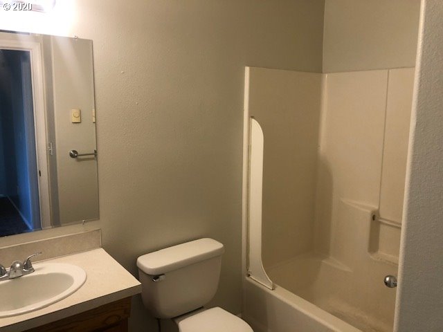 657 North Cloverleaf Loop Springfield, OR 97477 - Photo 6 of 10
