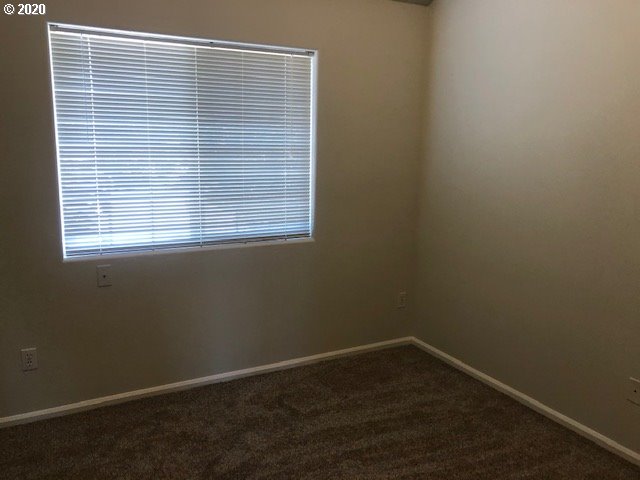 657 North Cloverleaf Loop Springfield, OR 97477 - Photo 8 of 10