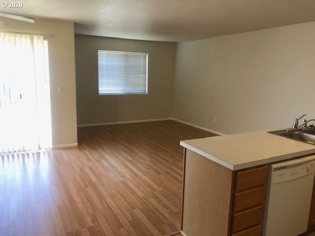 657 North Cloverleaf Loop Springfield, OR 97477 - Photo 9 of 10