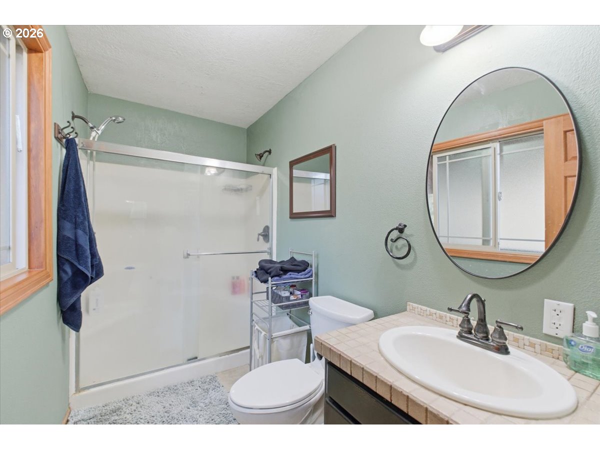 42801 Island Inn Drive Lebanon, OR 97355 - Photo 20 of 32