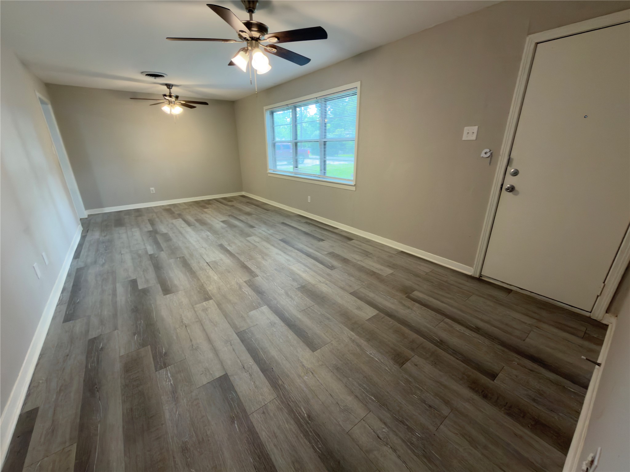 819 West Kyle Road Clute, TX 77531 - Photo 7 of 25