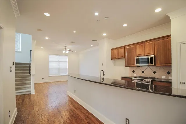 $3,200 | 5014 Calloway Drive, Addison, TX 75001