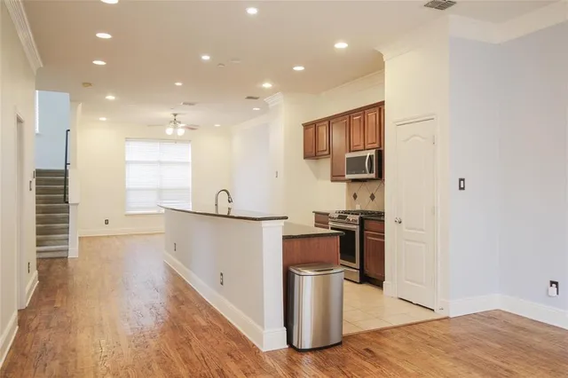 $3,200 | 5014 Calloway Drive, Addison, TX 75001