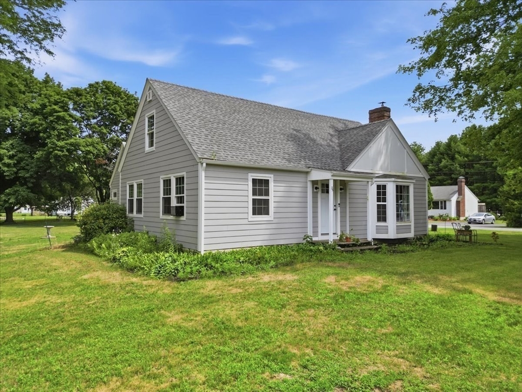 35 Anawan Street Rehoboth, MA 02769 - Photo 3 of 39