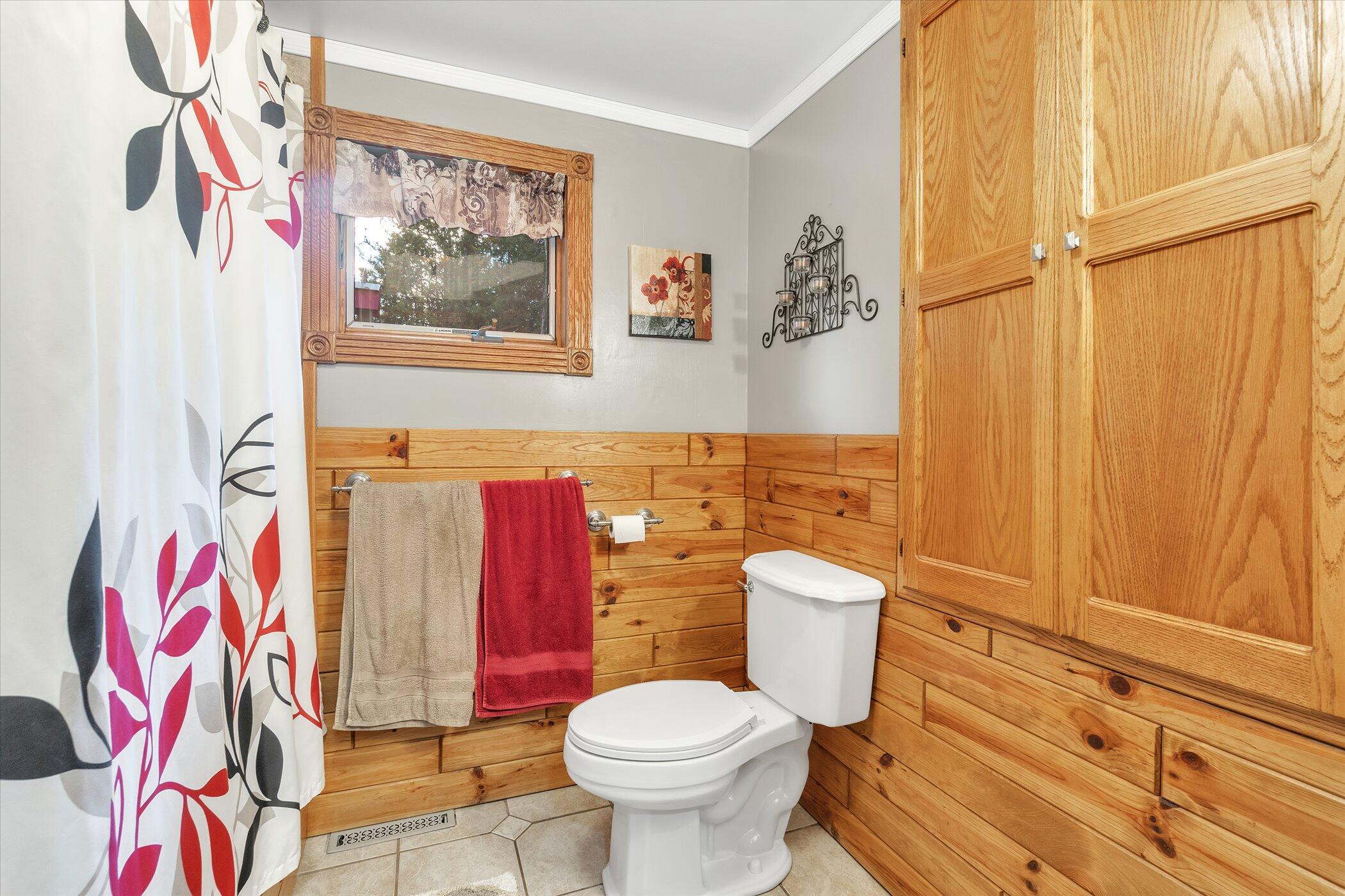 6800 East Pakes Road Crystal, MI 48818 - Photo 15 of 55 15-6800 E Pakes Rd-windowstill-realestat