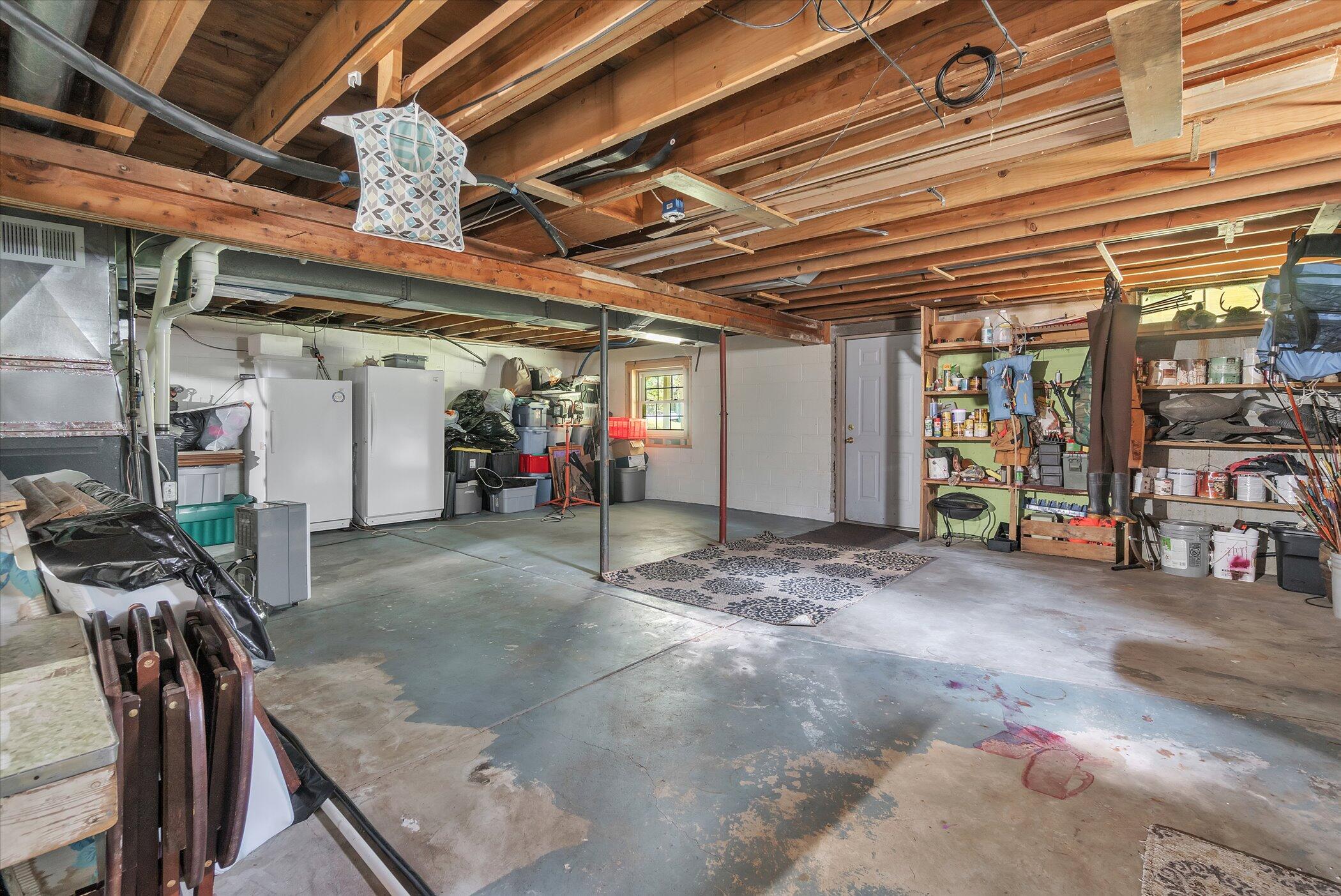 6800 East Pakes Road Crystal, MI 48818 - Photo 25 of 55 25-6800 E Pakes Rd-windowstill-realestat