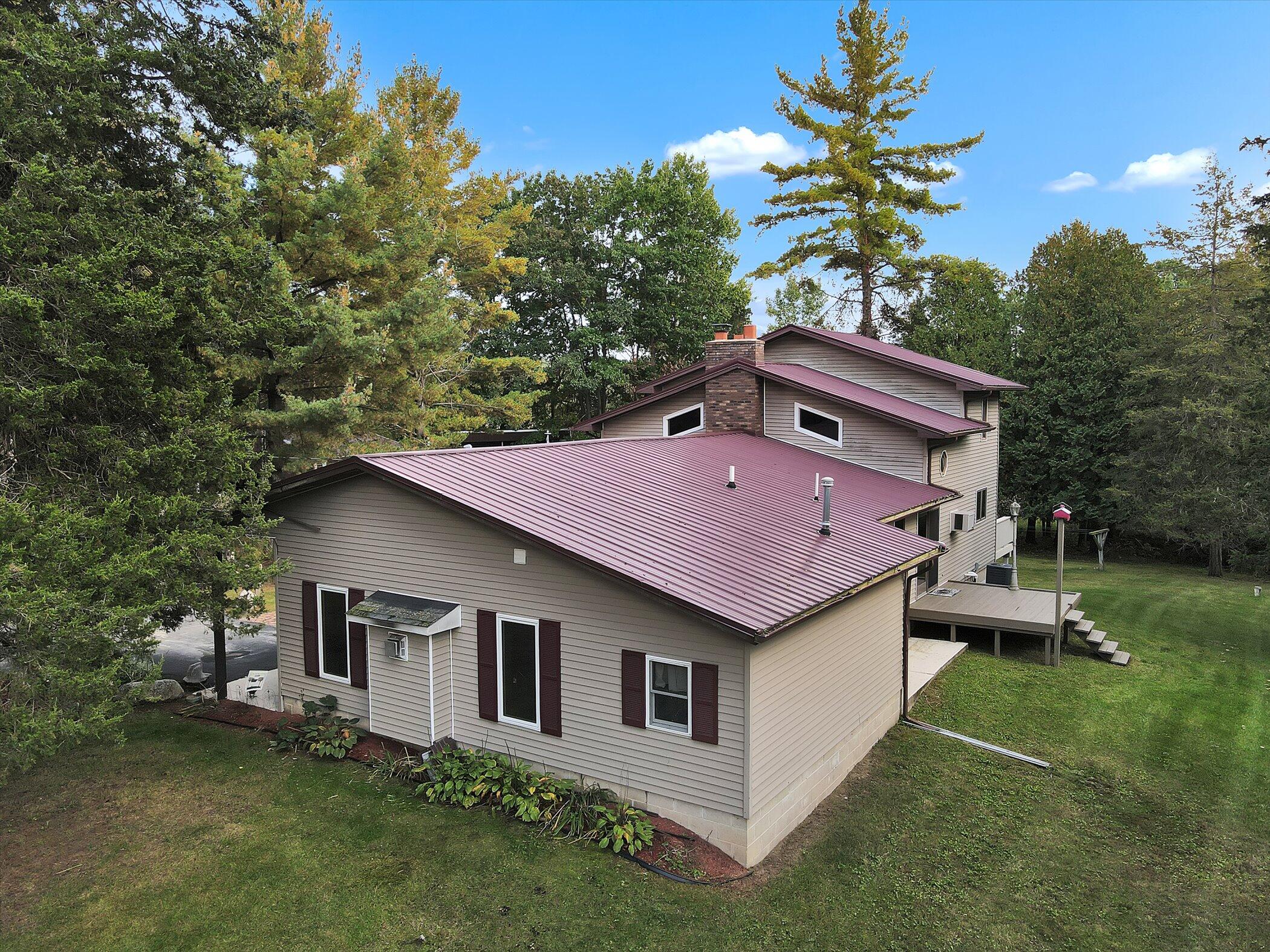 6800 East Pakes Road Crystal, MI 48818 - Photo 34 of 55 34-6800 E Pakes Rd-windowstill-realestat