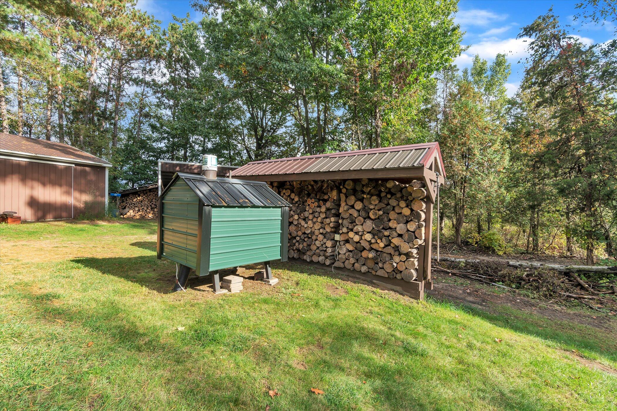 6800 East Pakes Road Crystal, MI 48818 - Photo 42 of 55 42-6800 E Pakes Rd-windowstill-realestat