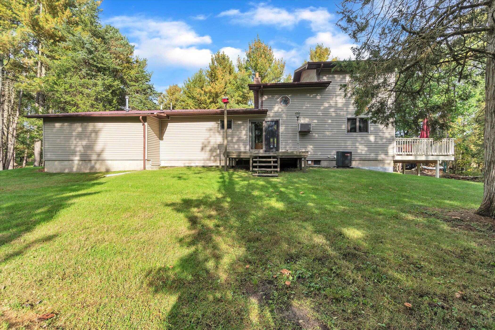 6800 East Pakes Road Crystal, MI 48818 - Photo 44 of 55 44-6800 E Pakes Rd-windowstill-realestat
