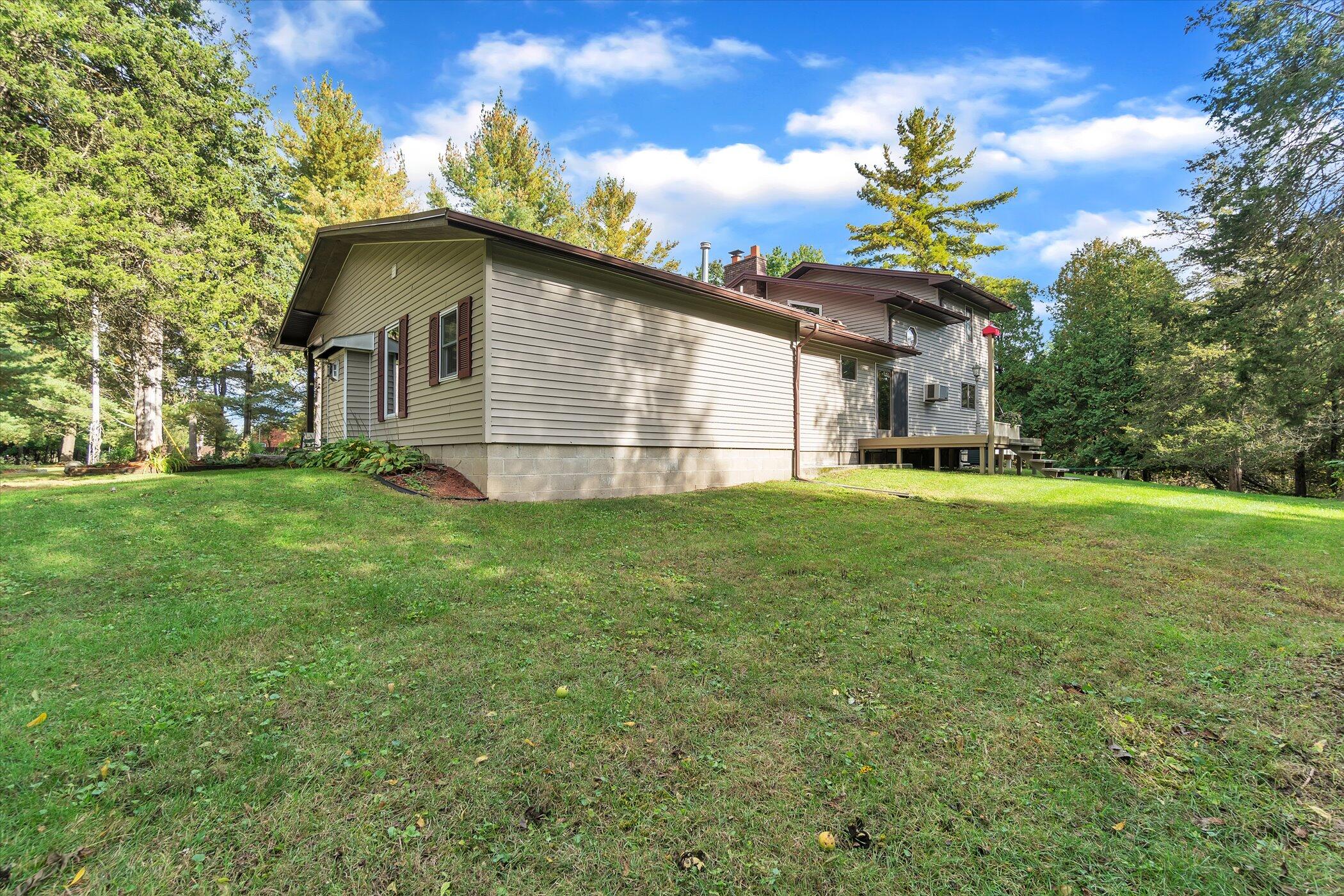 6800 East Pakes Road Crystal, MI 48818 - Photo 45 of 55 45-6800 E Pakes Rd-windowstill-realestat