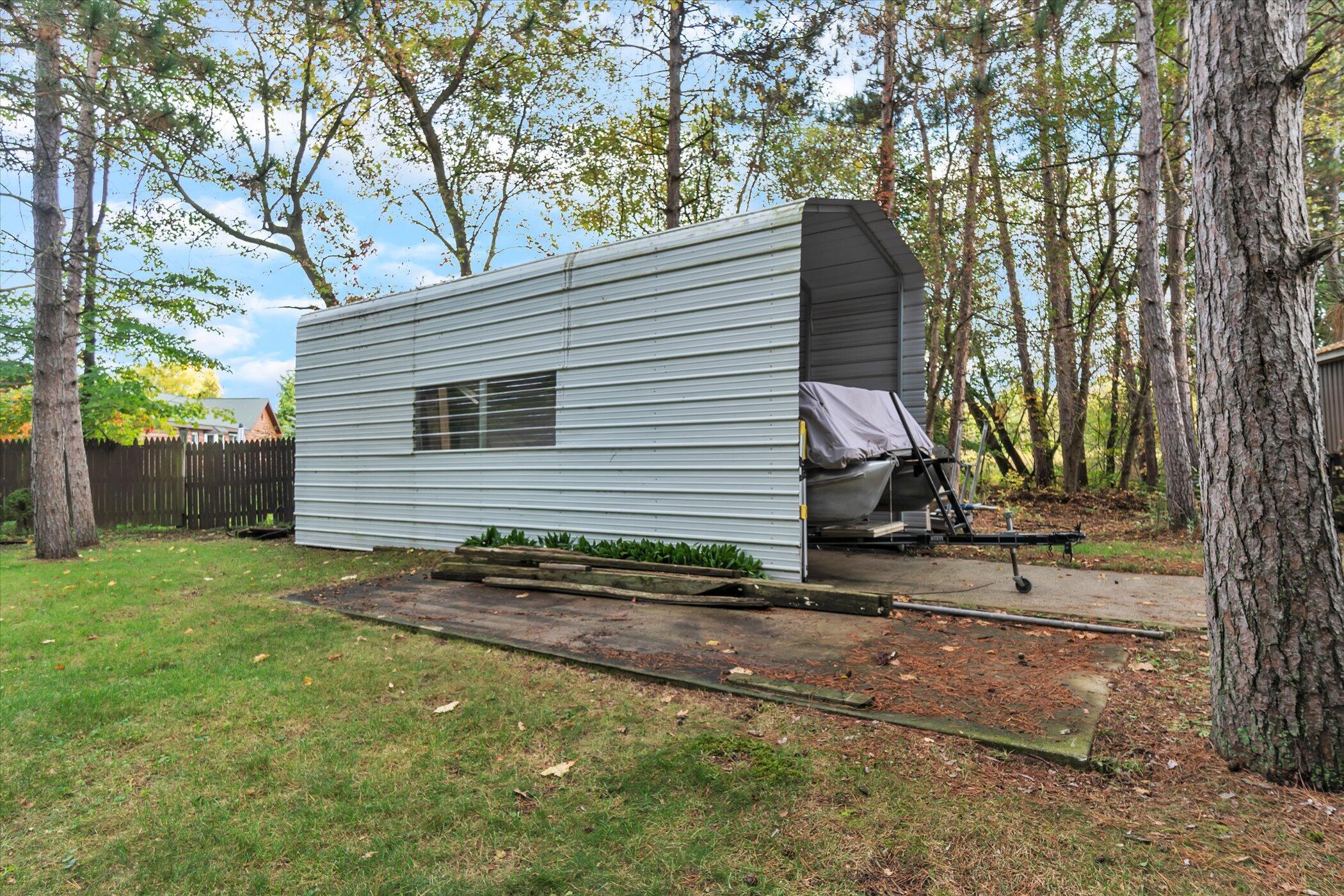 6800 East Pakes Road Crystal, MI 48818 - Photo 47 of 55 47-6800 E Pakes Rd-windowstill-realestat